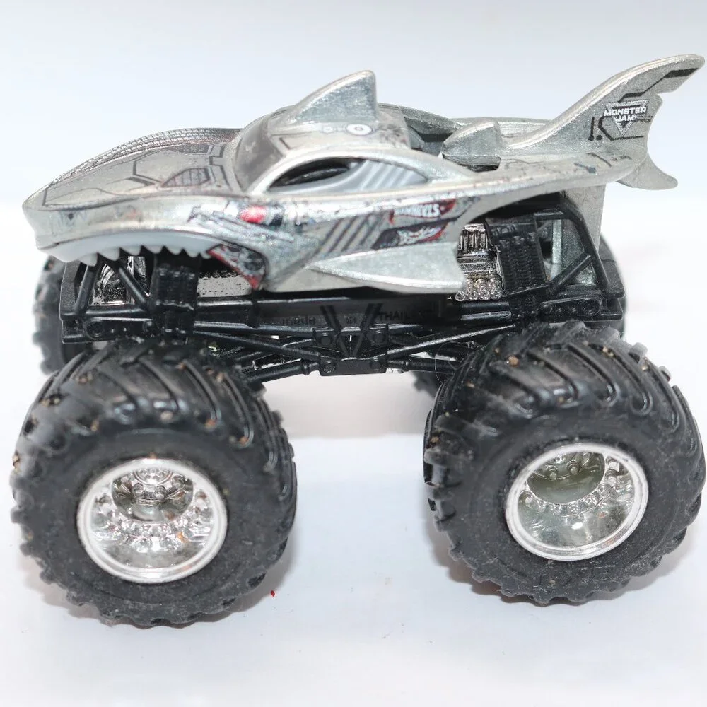 Hot Wheels Monster Jam Cyborg Shark 1/64